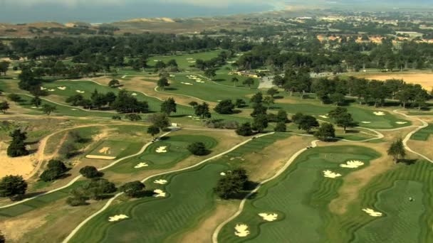 Aerials Campo de golf del condado de California — Vídeo de stock