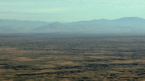 Excursión volcánica de la vegetación aérea del cráter Idaho USA — Vídeo de stock