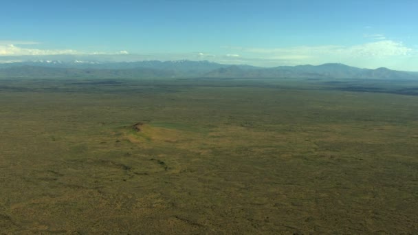 Luchtfoto Idaho Usa krater vegetatie magma vulkanische wandelen — Stockvideo