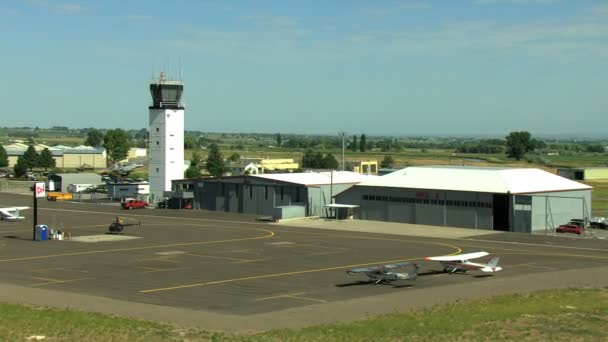 Aeropuerto de Aerial Idaho EE.UU. viajes en avión torre de negocios — Vídeo de stock