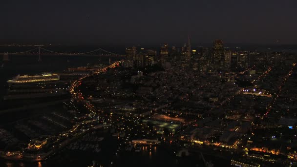 空中照亮 San Francisco 摩天大楼湾大桥美国 — 图库视频影像
