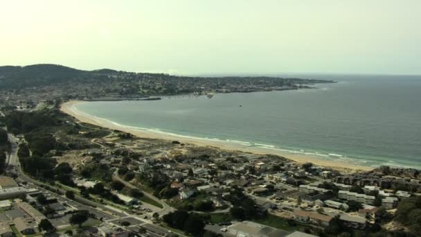 Aerial Kalifornien Monterey kusten harbor — Stockvideo