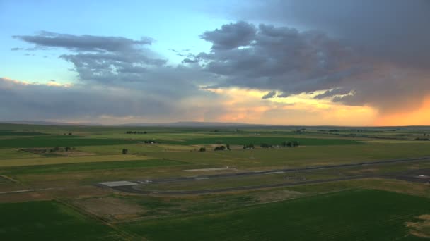 Luchtfoto Usa Idaho Twin Falls zonsondergang stad residentiële — Stockvideo