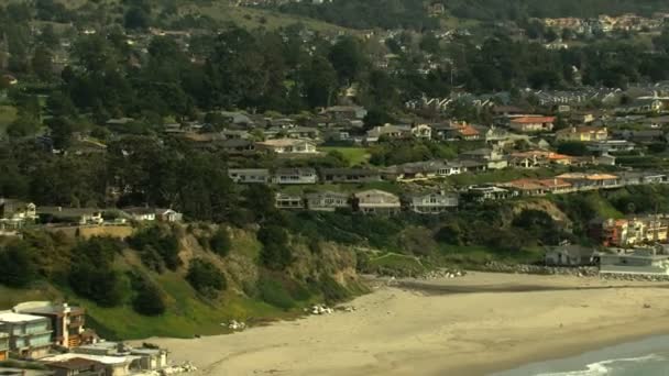 Luchtfoto kustlijn Resort Waterfront Monterey residentiële — Stockvideo