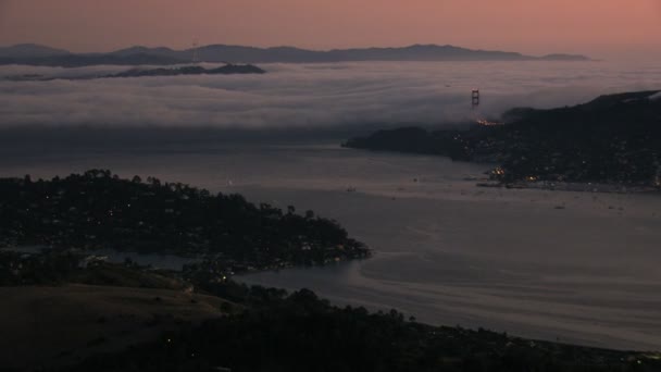 Puesta de sol aérea de niebla marina San Francisco Bay Golden Gate — Vídeo de stock