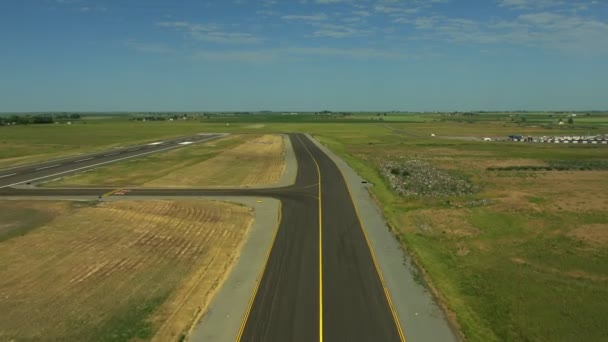 Aerial Idaho airport aviation runway — Stock Video