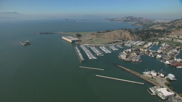 Vzdušný San Francisco pobřeží Marina Cihelna Cove Usa — Stock video