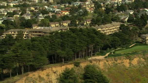 Воздушный прибрежный курорт Waterfront Monterey США — стоковое видео