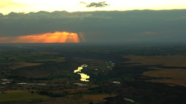 Hava Idaho ABD Snake River günbatımı düz Shoshone Park — Stok video