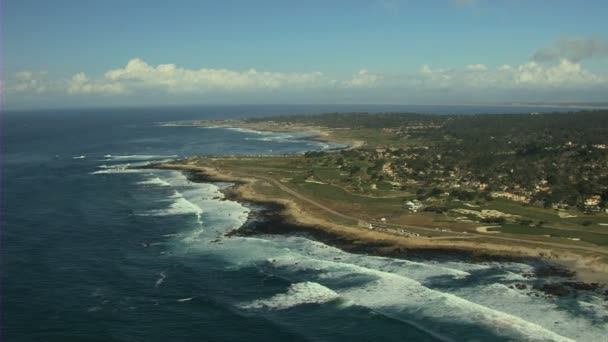 Luchtfoto Monterey kustlijn weg Pacific California — Stockvideo