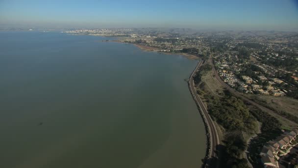 Aerial Coast suburbios residenciales viajeros San Francisco — Vídeo de stock
