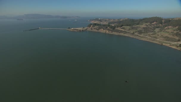 Пароход Aerial Point Molate Fuel Depot в Сан-Франциско — стоковое видео