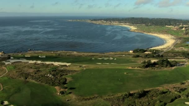 Antenowe pole golfowe sport Monterey w Kalifornii Usa — Wideo stockowe