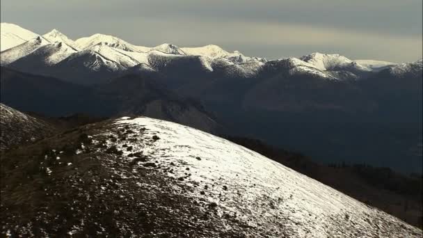 Na Aljašce národní Park s zasněžené Peak — Stock video