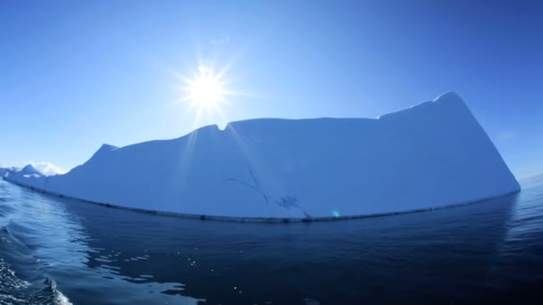 Glace glaciaire de la baie Disko au Groenland — Video