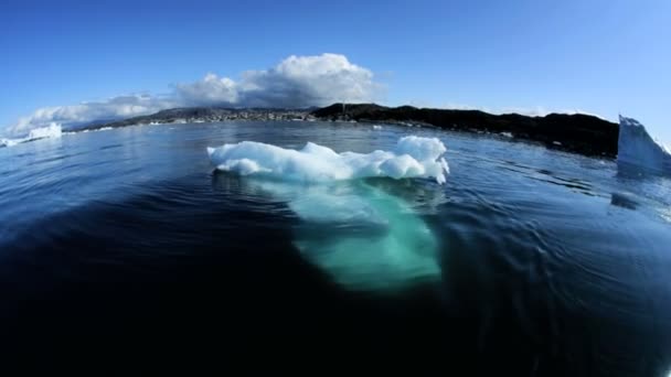 Ллуліссатську диско-Бей прибережних плавлення айсбергів — стокове відео