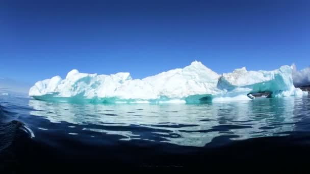 Bahía de disko de Ilulissat costeras icebergs fusión — Vídeos de Stock