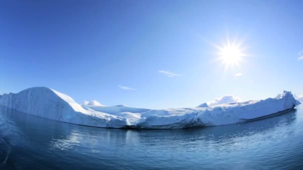 Iceberg y Medio Ambiente en Disko Bay — Vídeo de stock