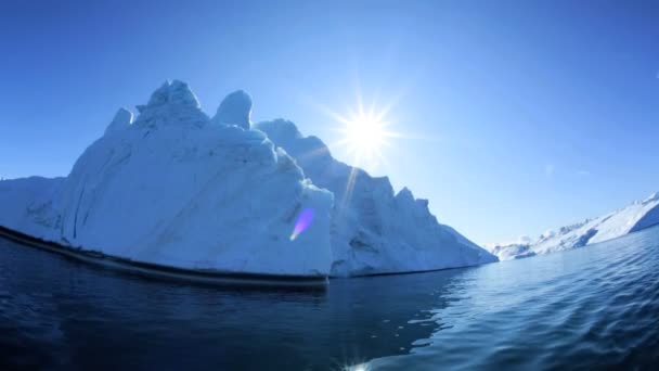 Glace glaciaire de la baie Disko au Groenland — Video