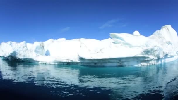 Bahía de disko de Ilulissat costeras icebergs fusión — Vídeo de stock
