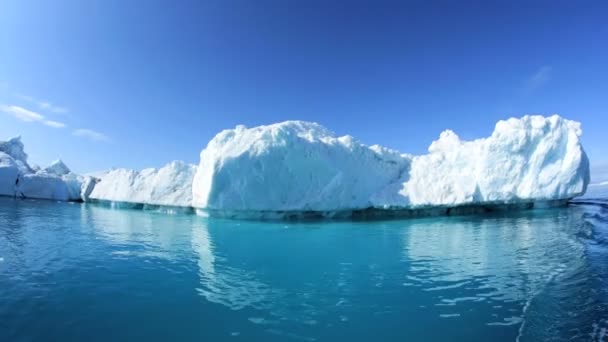 Bahía de disko de Ilulissat costeras icebergs fusión — Vídeos de Stock