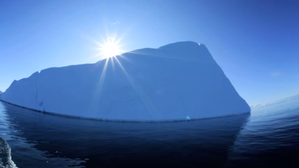 Derretendo a massa congelada em Disko Bay — Vídeo de Stock