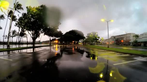 熱帯暴風雨沿岸高速道路を運転 — ストック動画