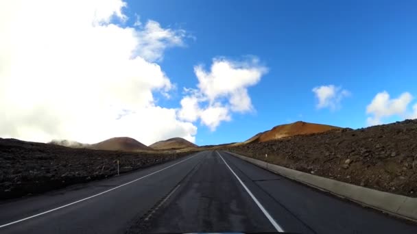 Driving rough mountain road Mt Mauna Kea — Stock Video