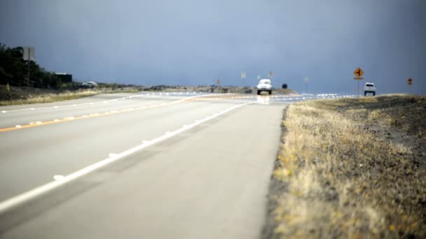 热的沙漠道路上阴霾 — 图库视频影像
