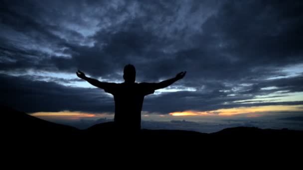 Zonsondergang over mt mauna kea berg — Stockvideo