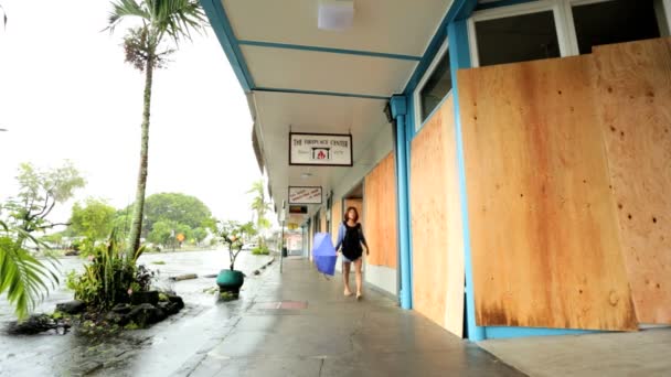 Edificio Hilo prevención de inundaciones tormenta tropical — Vídeos de Stock