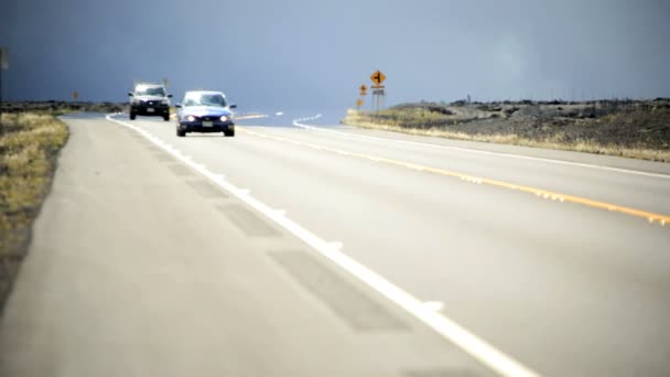 Brume de chaleur sur route désertique — Video