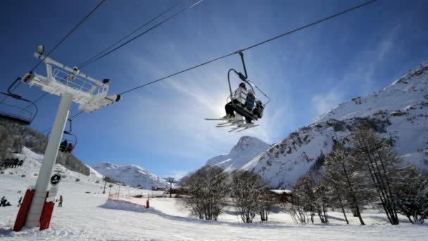 Estación de esquí francesa Cable Car Transport — Vídeo de stock