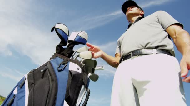 Professionnel joueur de golf masculin — Video