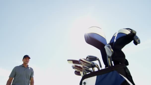 Professionnel joueur de golf masculin — Video