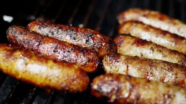 Grillezés nachost grill kolbász — Stock videók