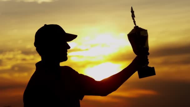 Professional male golf player with trophy — Stock Video