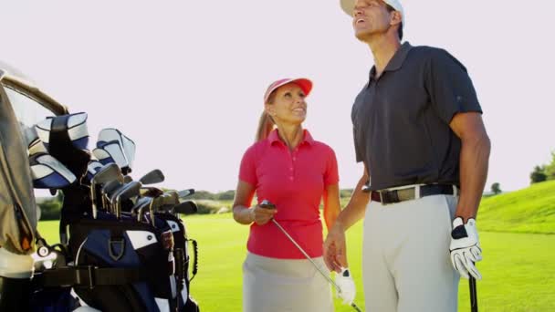 Male and female golf players on golf course — Stock Video