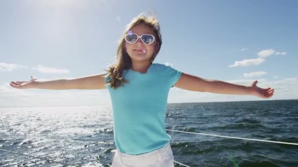 Young girl on luxury yacht in the ocean — Stock Video