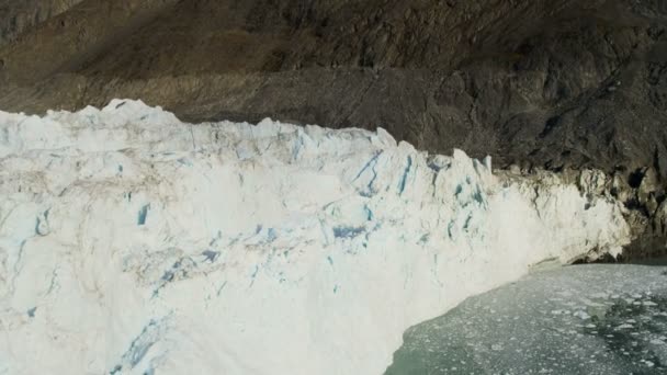 Grönlands bergssidan gamla glaciären — Stockvideo