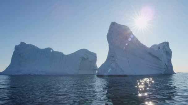 Grönland treibende Eisschollen Fjord — Stockvideo