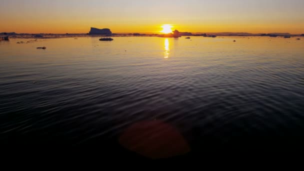 Fios de gelo à deriva da Gronelândia fiorde — Vídeo de Stock