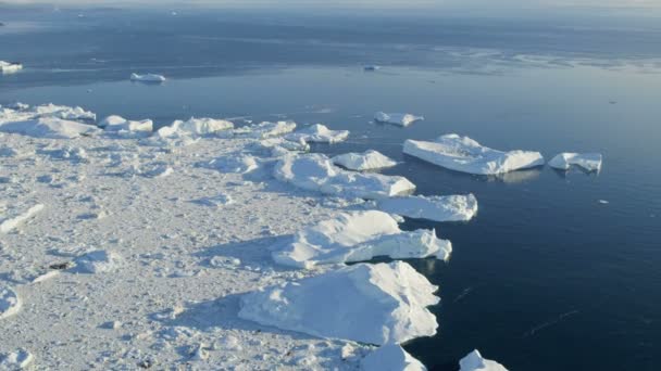 Disko Bay massa de gelo glaciar flutuante — Vídeo de Stock