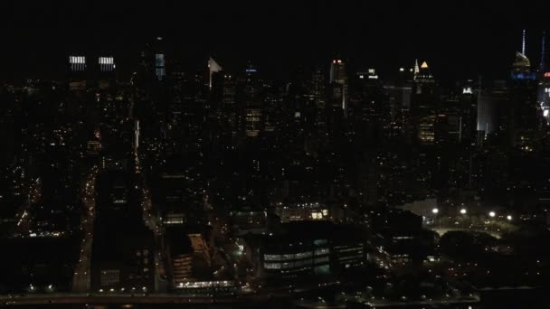 Verlichte Manhattan wolkenkrabbers van New York — Stockvideo