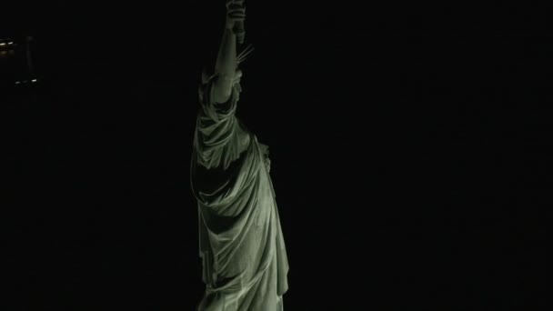 Osvětlené New York Socha svobody — Stock video