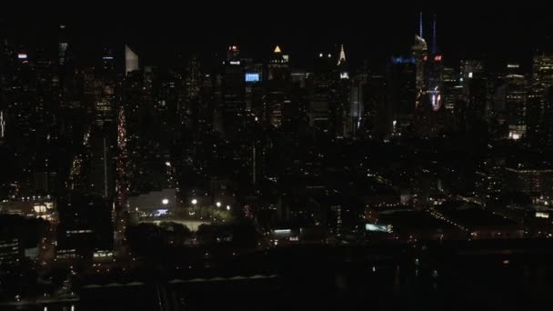 Verlichte Midtown Manhattan wolkenkrabbers New York — Stockvideo