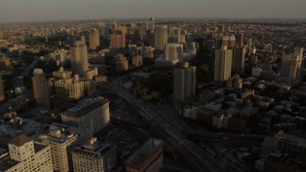 Brooklyn Expressway forensen verkeer New York — Stockvideo