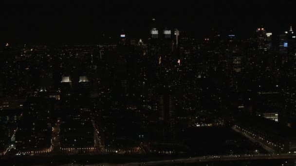 照らされたマンハッタン摩天楼ニューヨーク — ストック動画