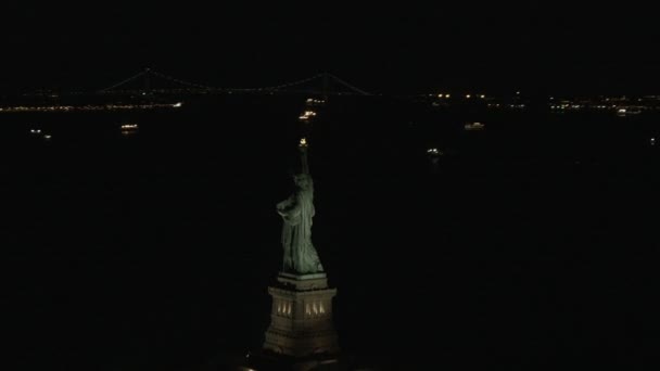 Iluminada Estátua da Liberdade de Nova York — Vídeo de Stock