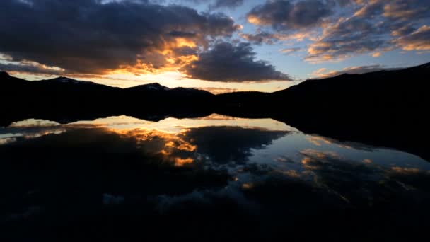 Lac Spirit paysage pittoresque au coucher du soleil — Video